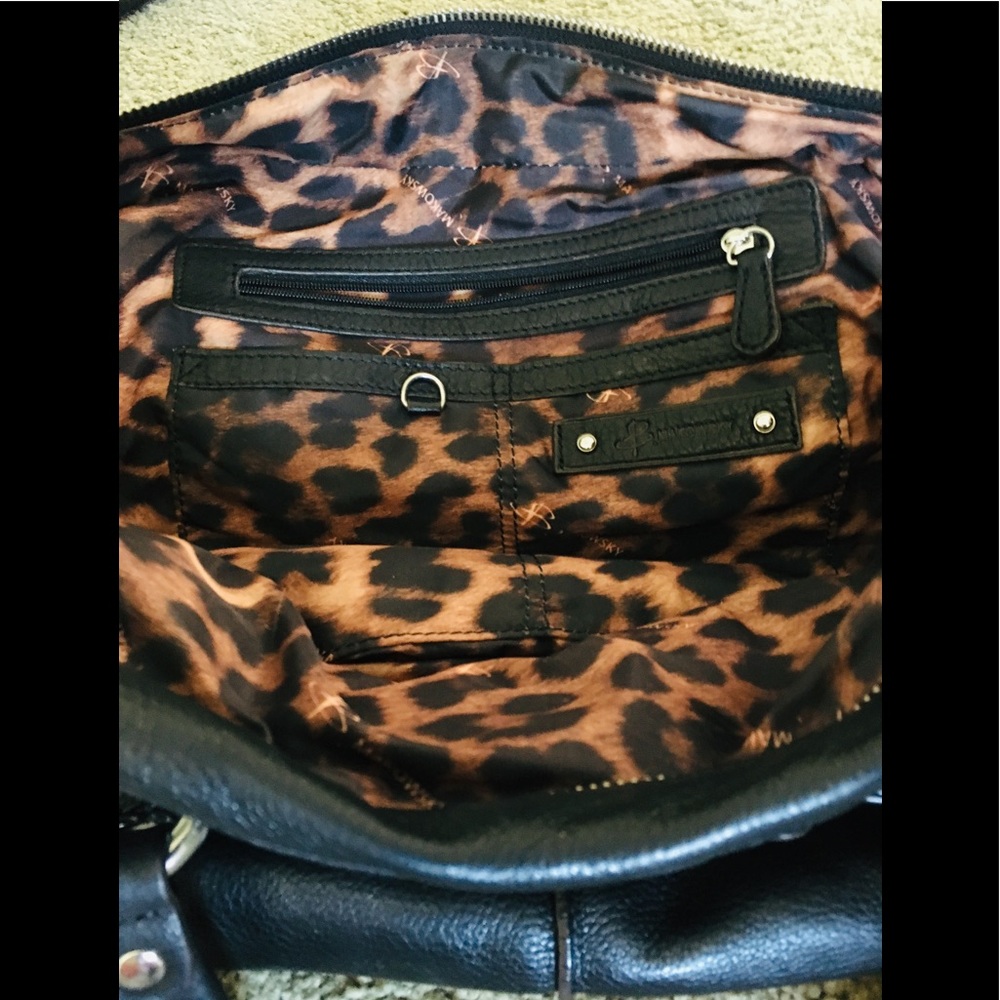 B Makowsky Handbag - Picture 3 of 3